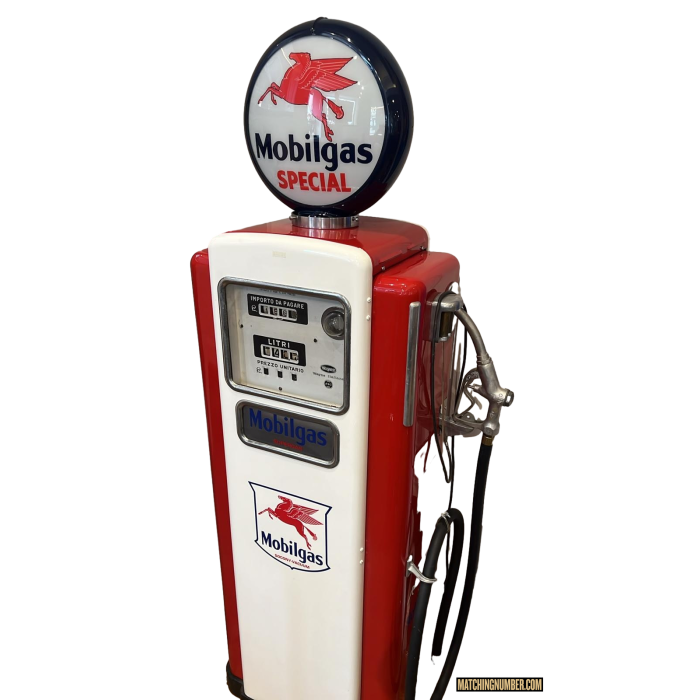 Pompa di benzina Mobilgas Special Wayne Italiana anni '50-'60, con globe Pegasus e display in Lire