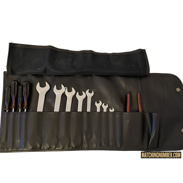 Original complete jackset and toolkit for Ferrari 512 BBi